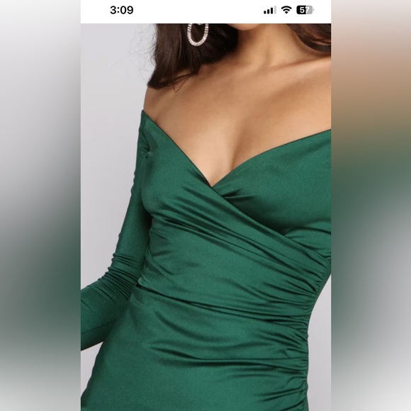 NWT WINDSOR OFF SHOULDERS MINI FRONT WRAP RUSHED LONG SLEEVES STRETCHY IN SIZE S - Picture 7 of 9